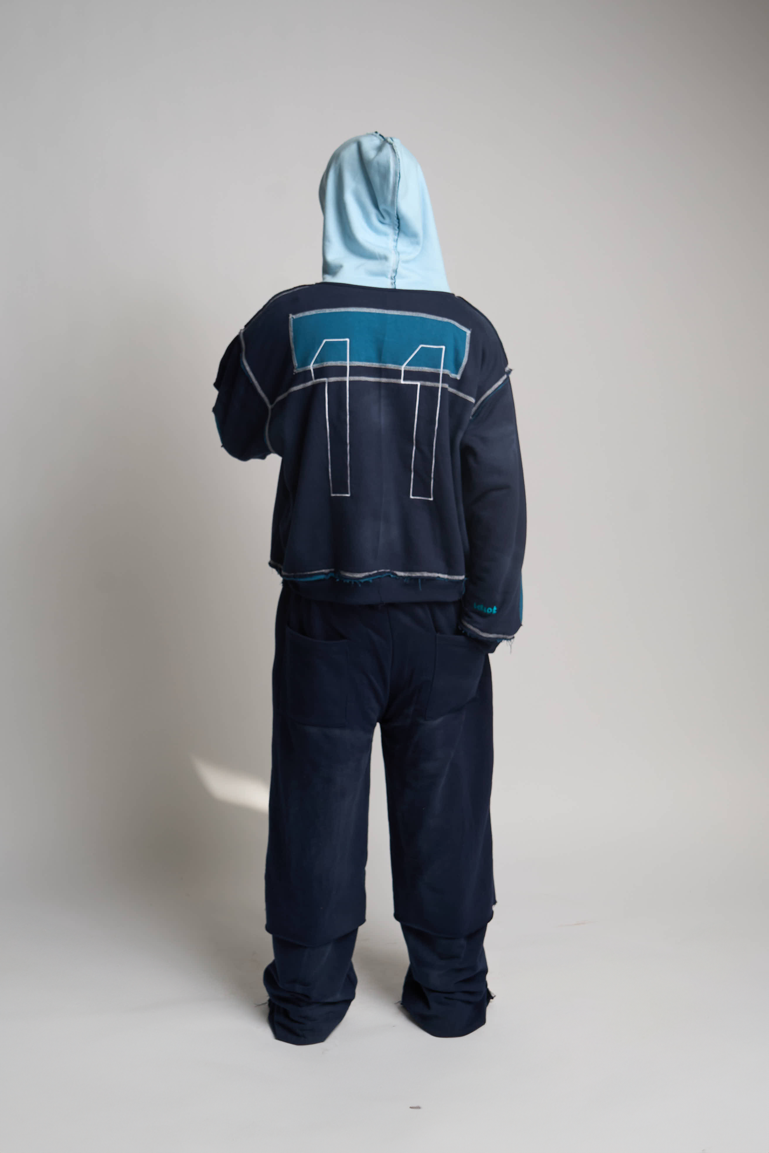 COLLEGIATE THRASHER SWEATS